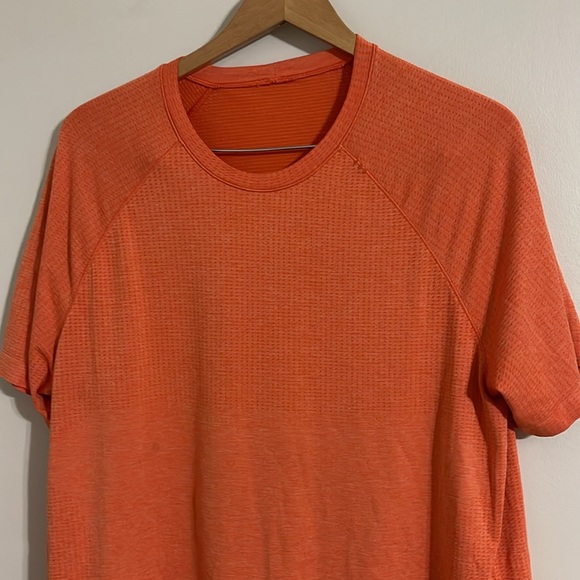 Lululemon men’s  orange T-shirt size large - Picture 4 of 6